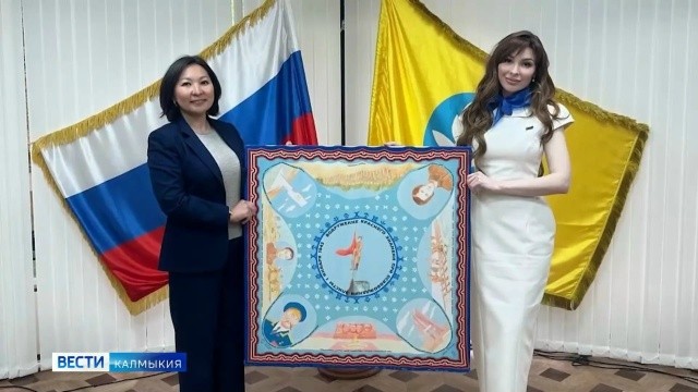 В Постпредстве Республики в рамках акции переданы «Синие платочки Победы».