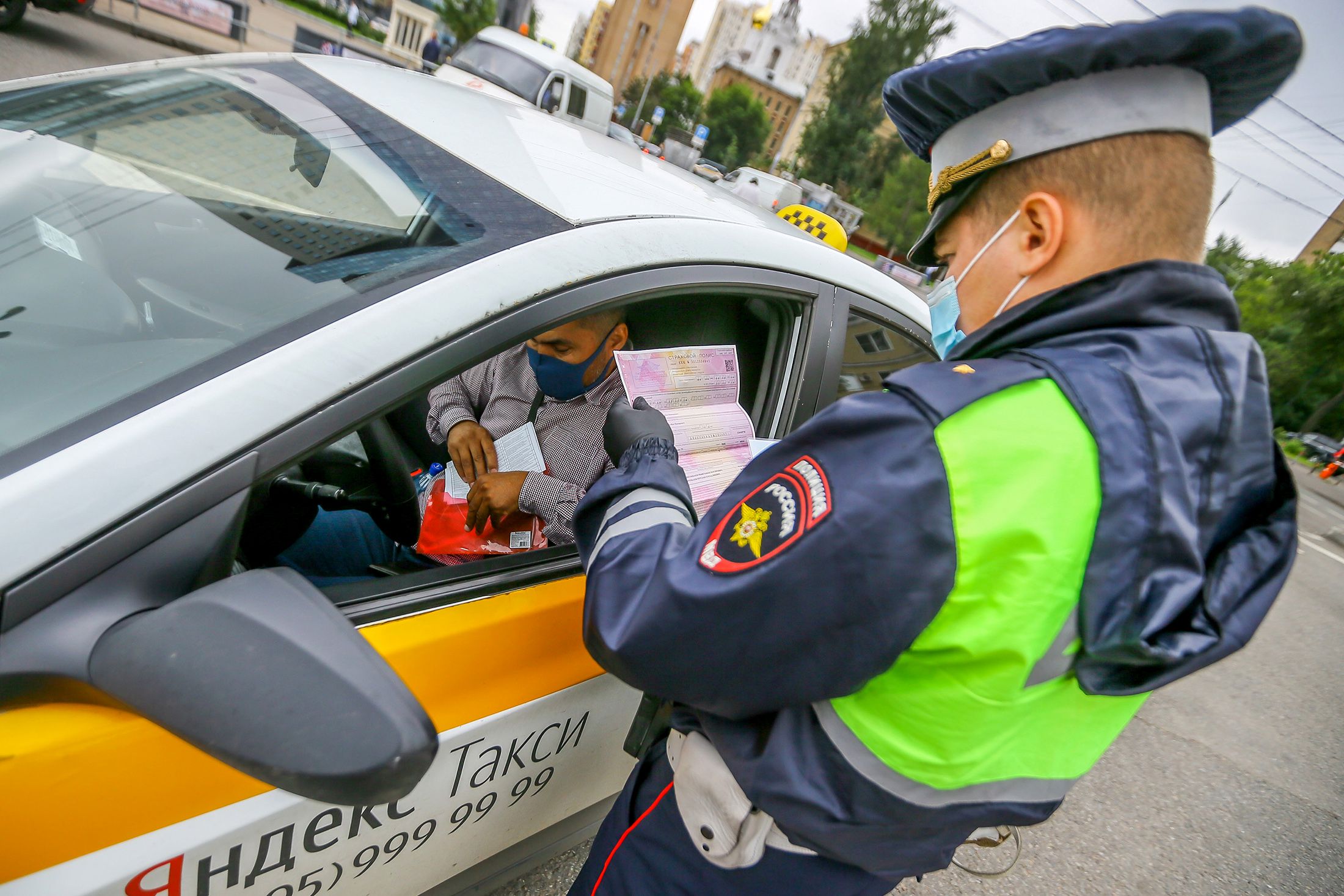 кто проверяет таксистов
