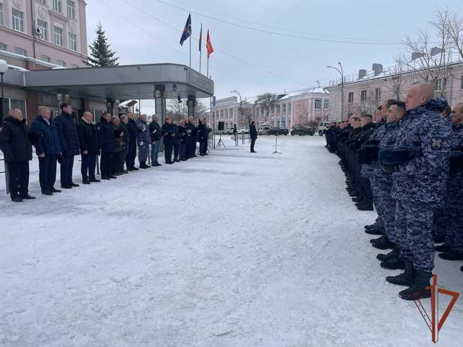 Память погибших военнослужащих и сотрудников войск правопорядка почтили росгвардейцы на Урале