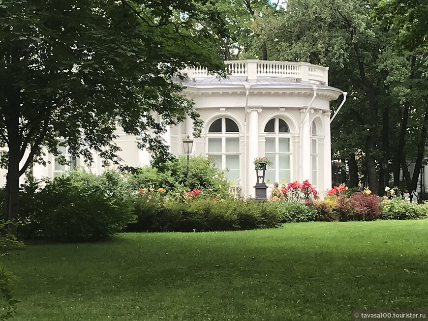 От Аничкова сада до улицы Росси