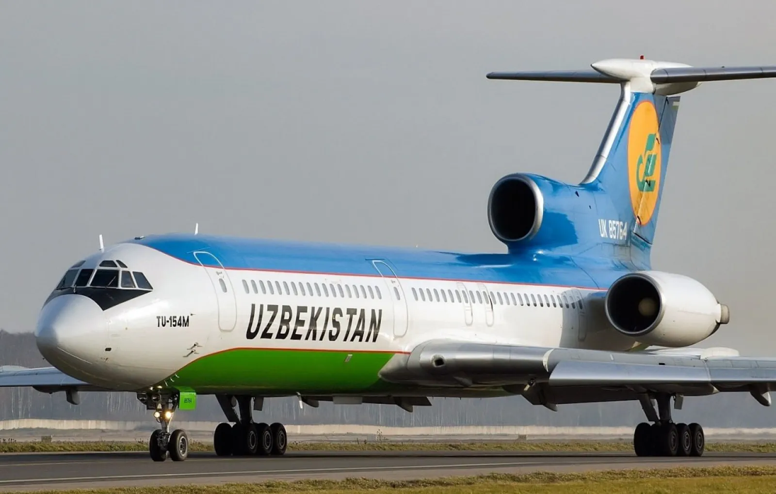 Авиарейсы узбекистана. Узбекистан авиакомпания хаво йуллари. Ту 154 Uzbekistan Airways. Uzbekistan Airways Airbus a310. Tupolev tu-154m Uzbekistan Airways.