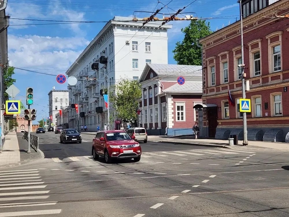 Улицу Варварскую открыли для движения транспорта после укладки асфальта