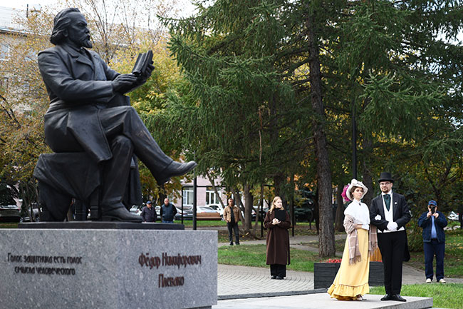 Златоуст в бронзе. В Челябинске открыли памятник Федору Плевако