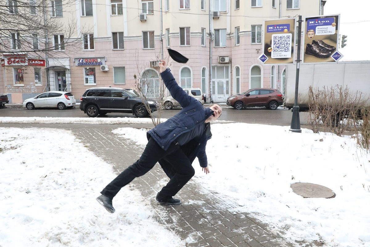 Не надо ползать красиво водителям по снегу перевертыш