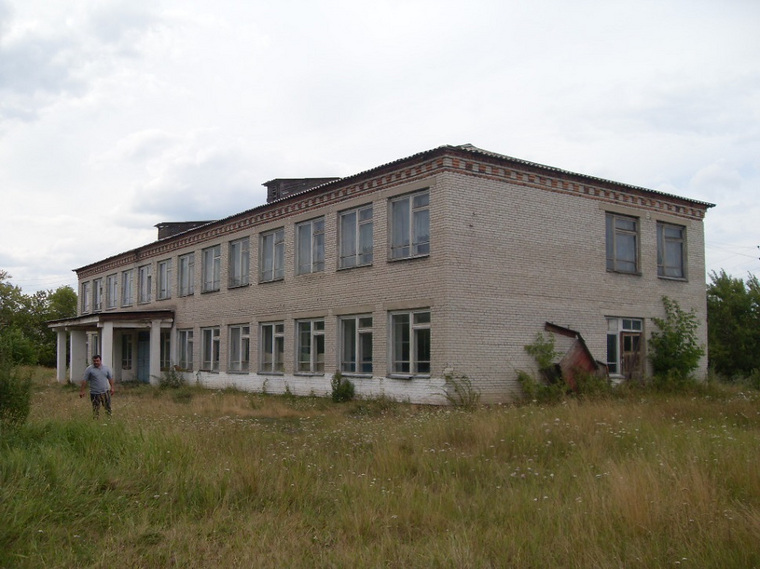 Здание школы в селе Варлаково Мишкинского округа Курганской области продается с аукциона