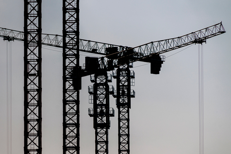 Если по итогам III квартала 2024 года ГЖФ при раисе РТ законтрактовался на 1,3 млрд рублей, что тогда соответствовало 7-й позиции, то по итогам июля – сентября 2025-го сумма заключенных договоров снизилась до 900 млн рублей, что отбросило его в нашем рейтинге