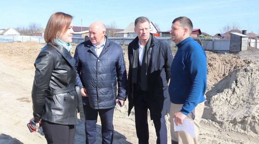 Руководители Трубчевского района посетили три важных стройобъекта города