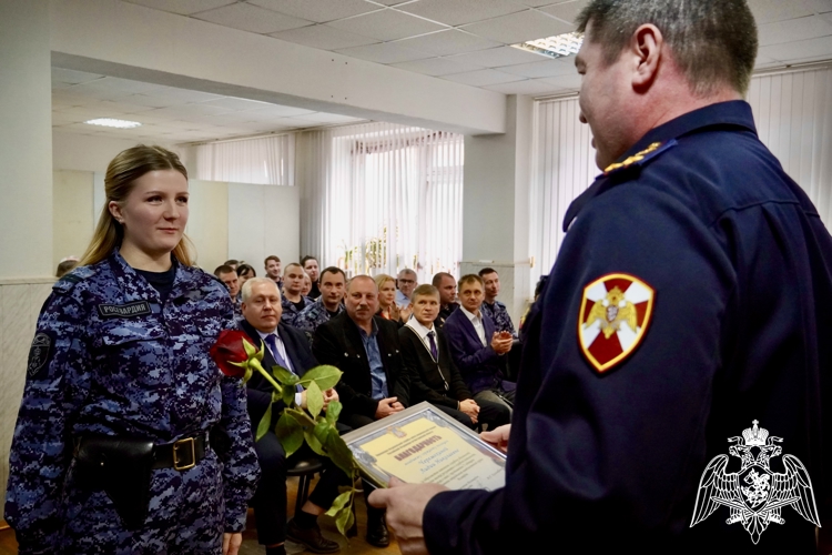 От ветерана до новичка: в Костроме чествовали сотрудников вневедомственной охраны Росгвардии