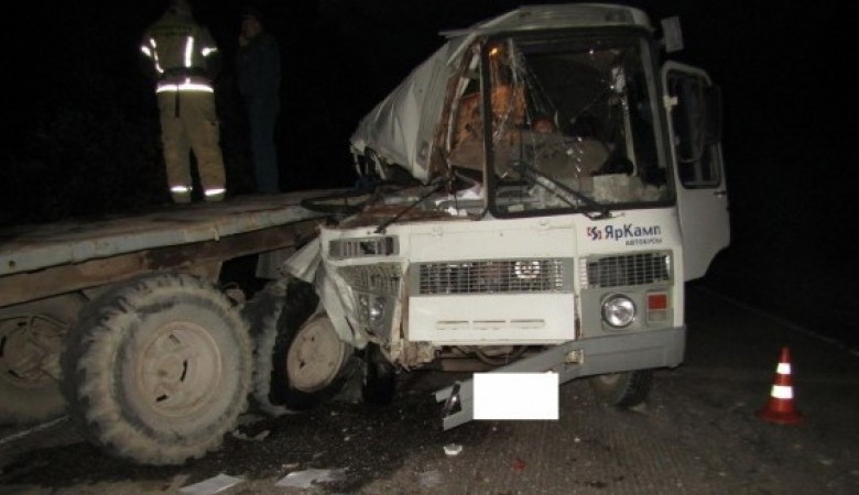 В Коми в ДТП попал рейсовый автобус, пострадали 10 человек 