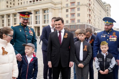 Андрей Воробьев с сыновьями почтил память героев Великой Отечественной войны