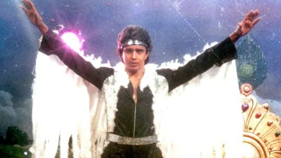 Ом пури в фильме танцор диско. Goron ki na kalon ki танцор диско. Krishna dharti pe aaja. Disco dancer баппи лахири. Митхун чакраборти танцор диско.