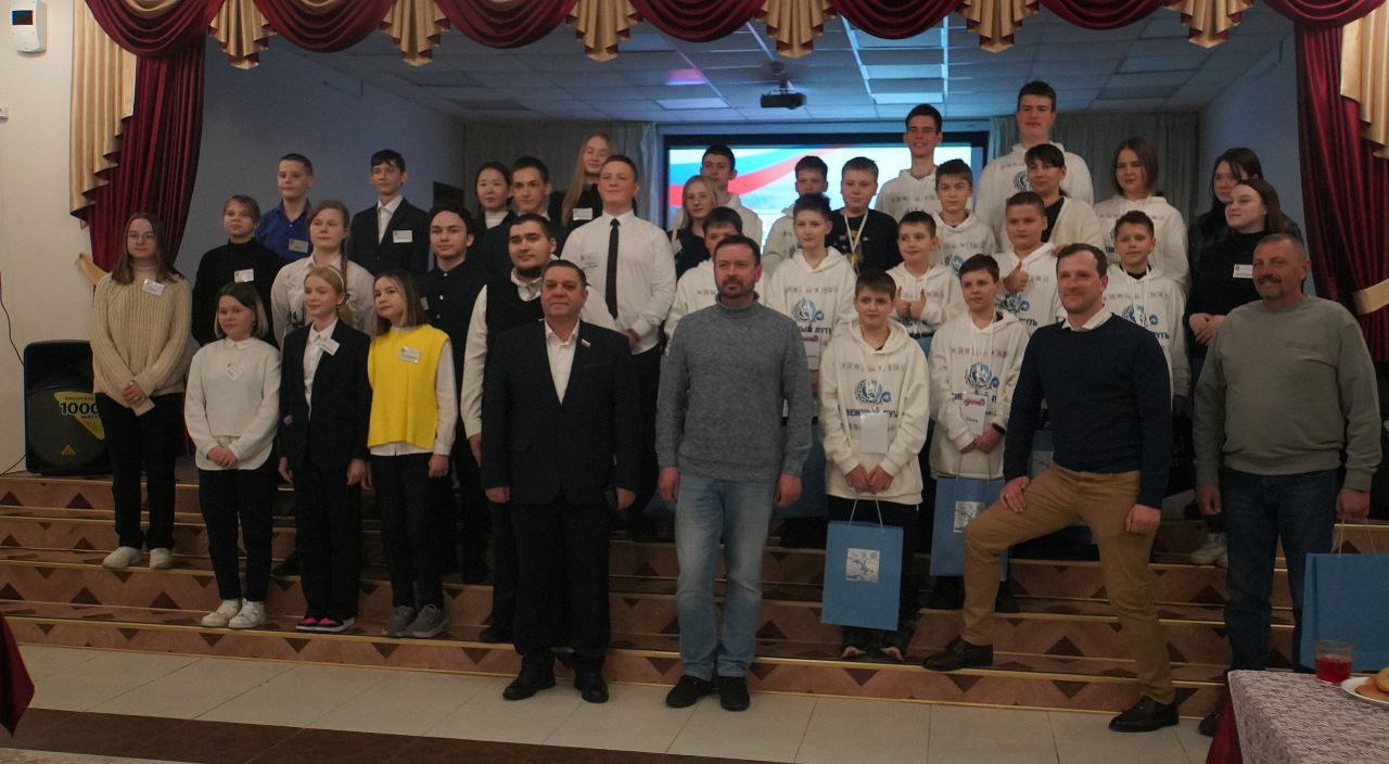 Глава Петропавловска-Камчатского Константин Брызгин поздравил жителей города Светлодарска с годовщиной воссоединения ДНР, ЛНР, Запорожской и Херсонской областей с Россией