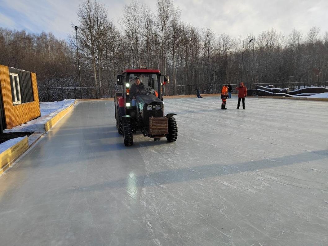 Каток экопарк тюмень 2022. Каток на набережной тюмень. Пруд южный тюмень каток. Залили ли каток в тюмени. Каток на южном ишимбай.