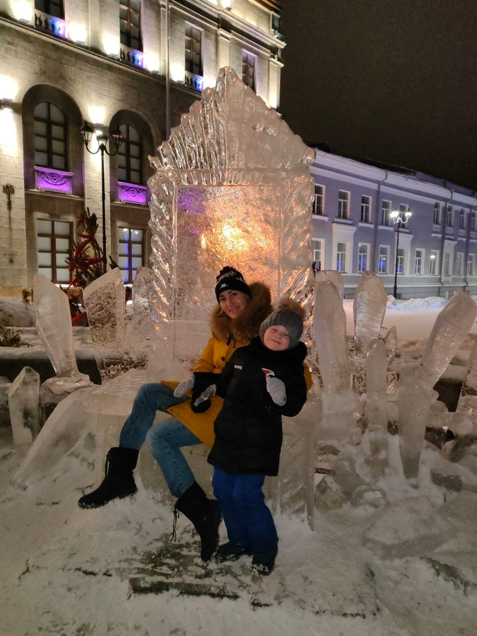 Олеся Дорогова вместе с сыном прогулялась по «Зимнему Любинскому»