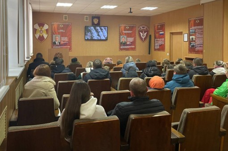 Сотрудники Росгвардии провели экскурсию по подразделению для детей