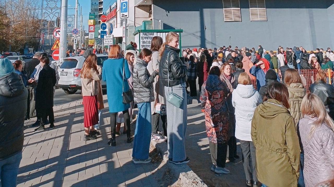 Прежде всего, это коснулось трудоустройства и у...