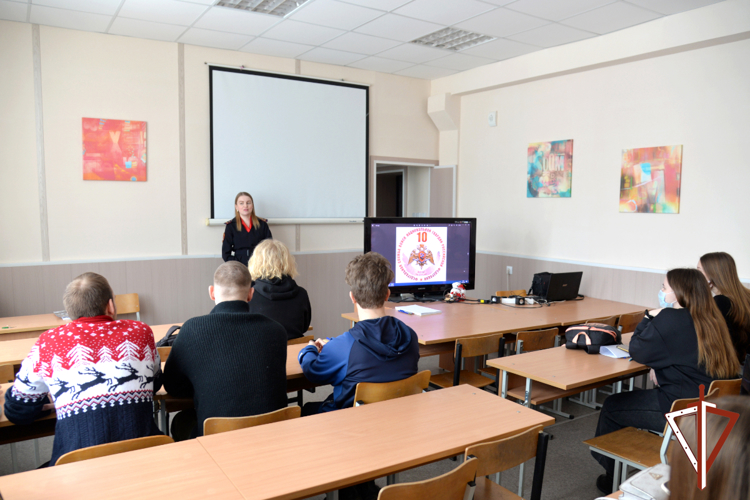 Курганских студентов и школьников познакомили со службой в Росгвардии