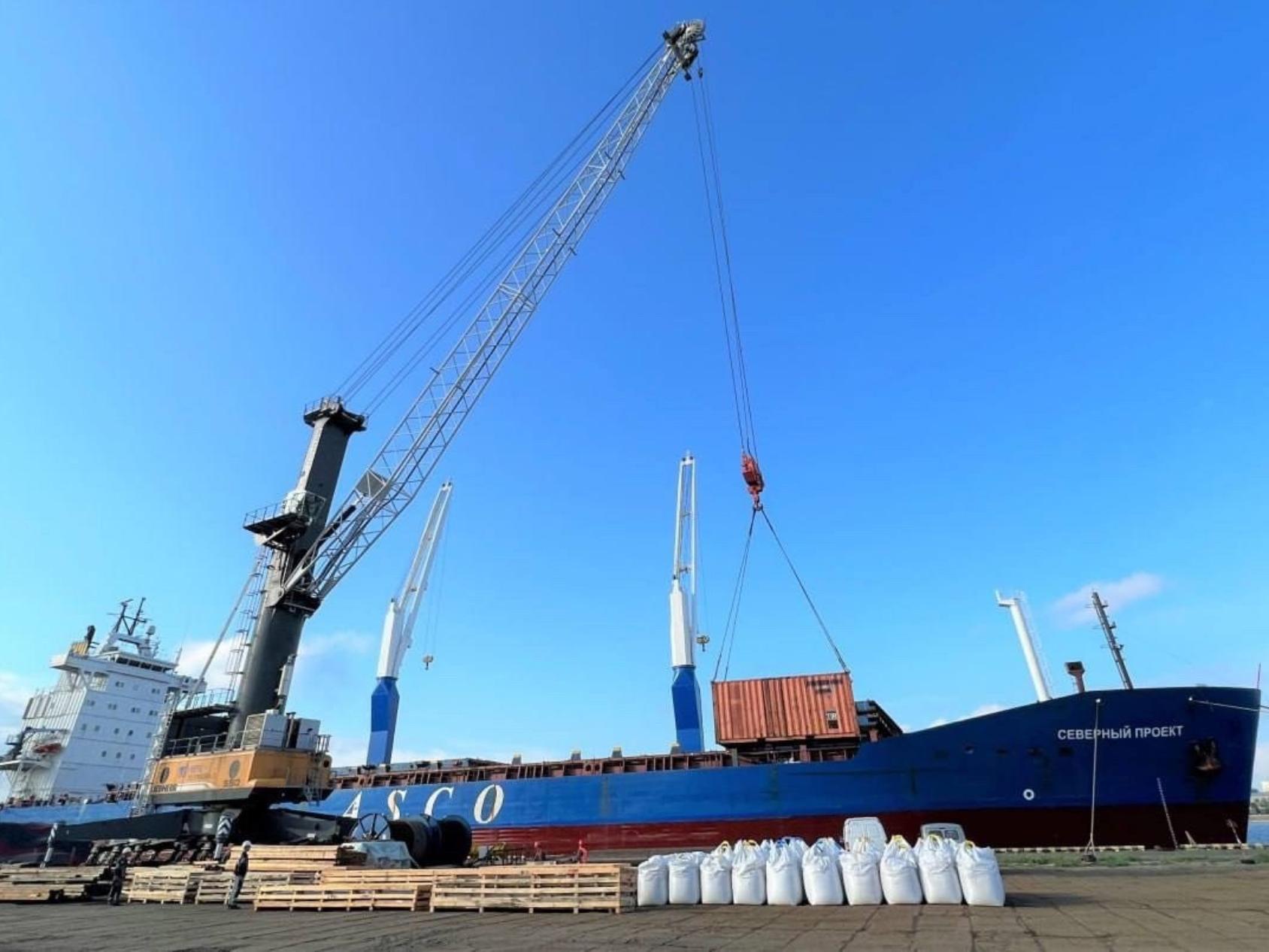 Корабль двина мурманск. Ввс архангельск судно. Ямал кречет судно. Bbc лагос судно. Теплоход кузнецов северное морское пароходство.