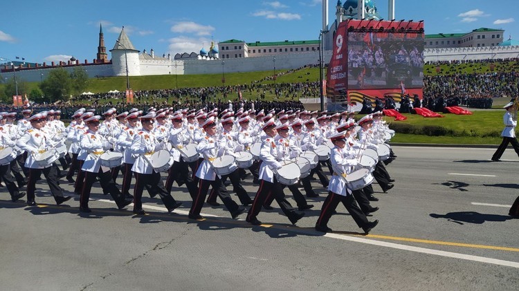 Когда начало парада. Парад в Казани. Парад Победы Казань. Парад 9 мая Казань. Парад Победы в Казани награждение.