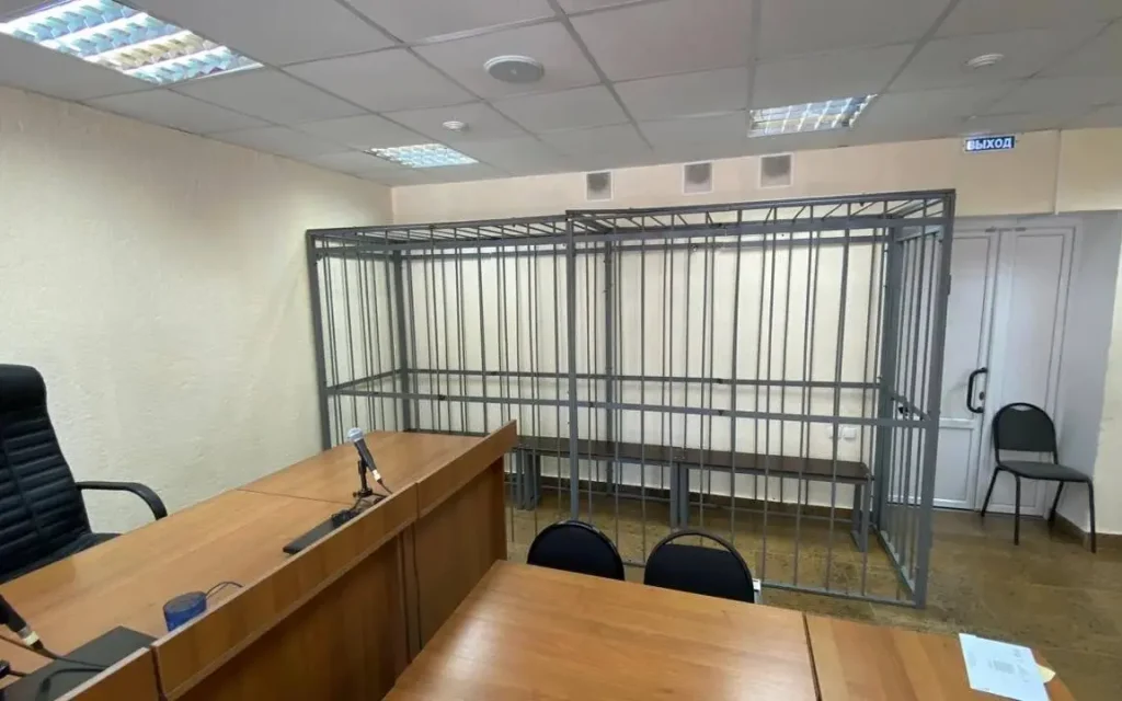Брянского педофила отправили в колонию на 13 лет за связь с 10-летней девочкой
