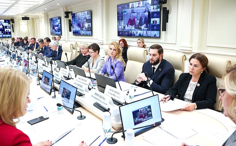 Круглый стол Комитета СФ по экономической политике совместно с Комитетом СФ по социальной политике «О реабилитации и абилитации инвалидов, в том числе из числа участников специальной военной операции, в целях их возвращения к трудовой деятельности»