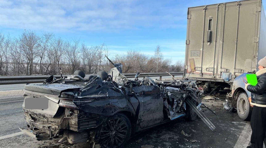 Два человека погибли, разбившись об КамАЗ на трасе Тюмень – Омск