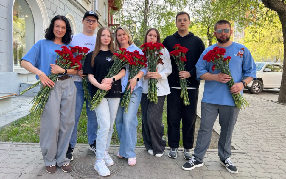 Волонтеры фонда «Новое время» поздравили ветеранов в Новосибирске
