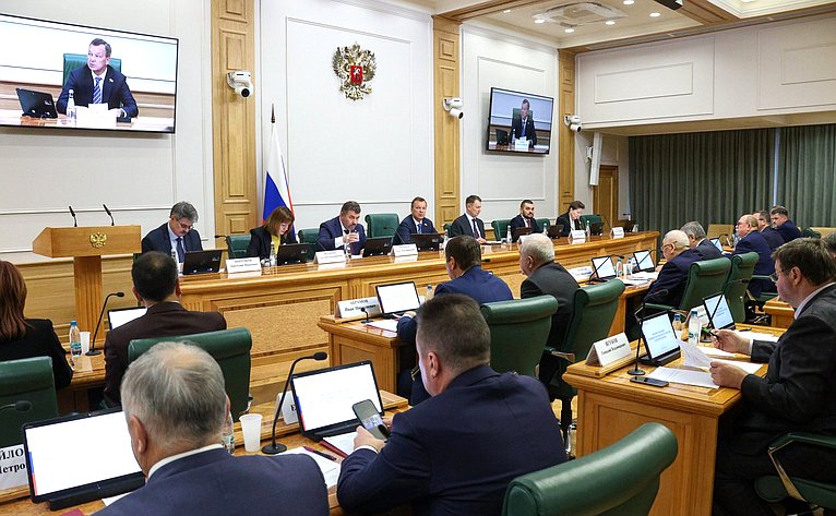 «Парламентский диалог» с руководителем Федерального агентства по недропользованию Олегом Казановым