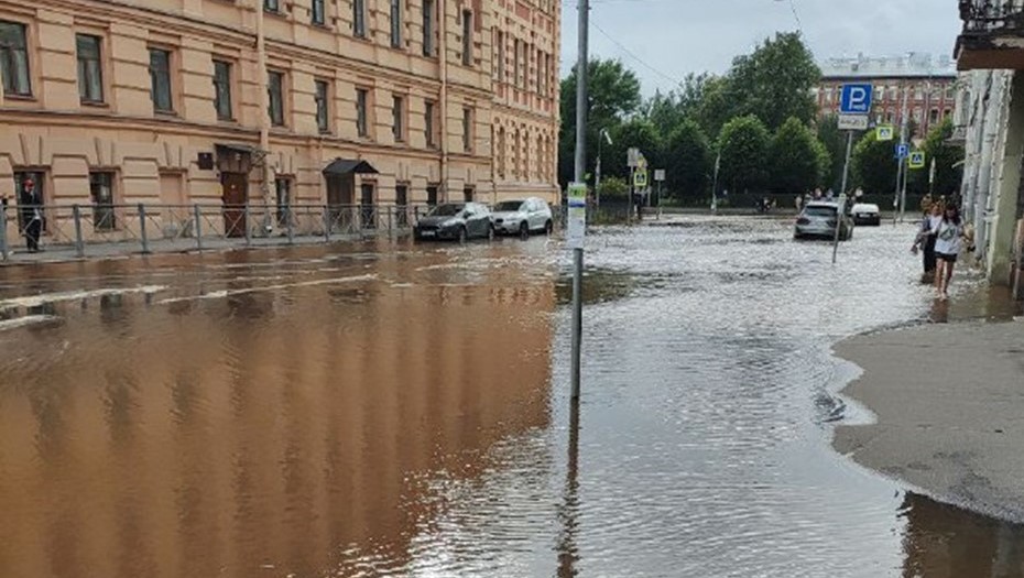 Питер затопило. Наводнение в Санкт-Петербурге. Затоплены дороги. Катастрофическое наводнение в Санкт-Петербурге.