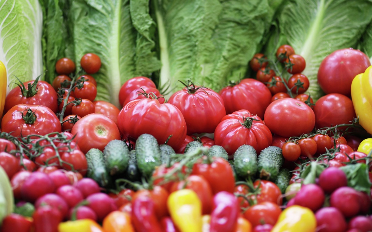 Врач рассказала, чем опасно сыроедение