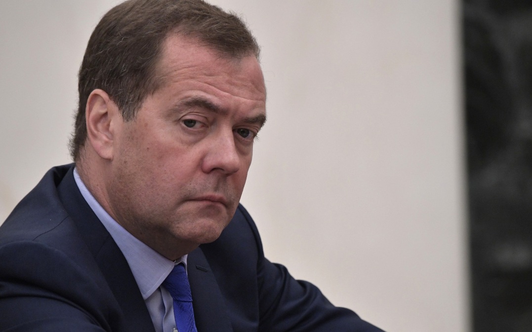 Медведев усомнился в правовой основе существования современной Германии