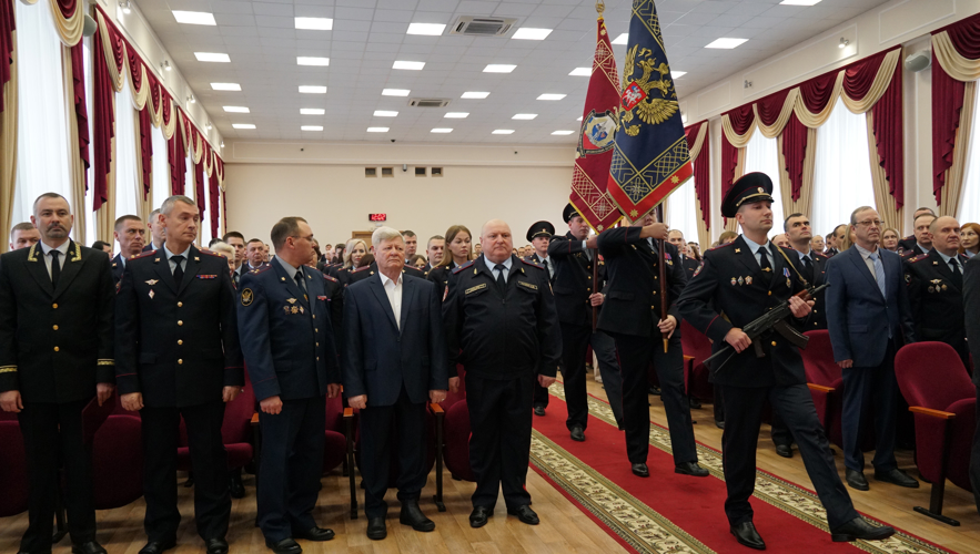 Начальник Управления Росгвардии по Кировской области поздравил полицейских с профессиональным праздником