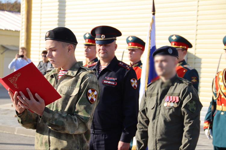 Клятву кадета в торжественной обстановке дали десятиклассники 17-й школы города Благовещенска