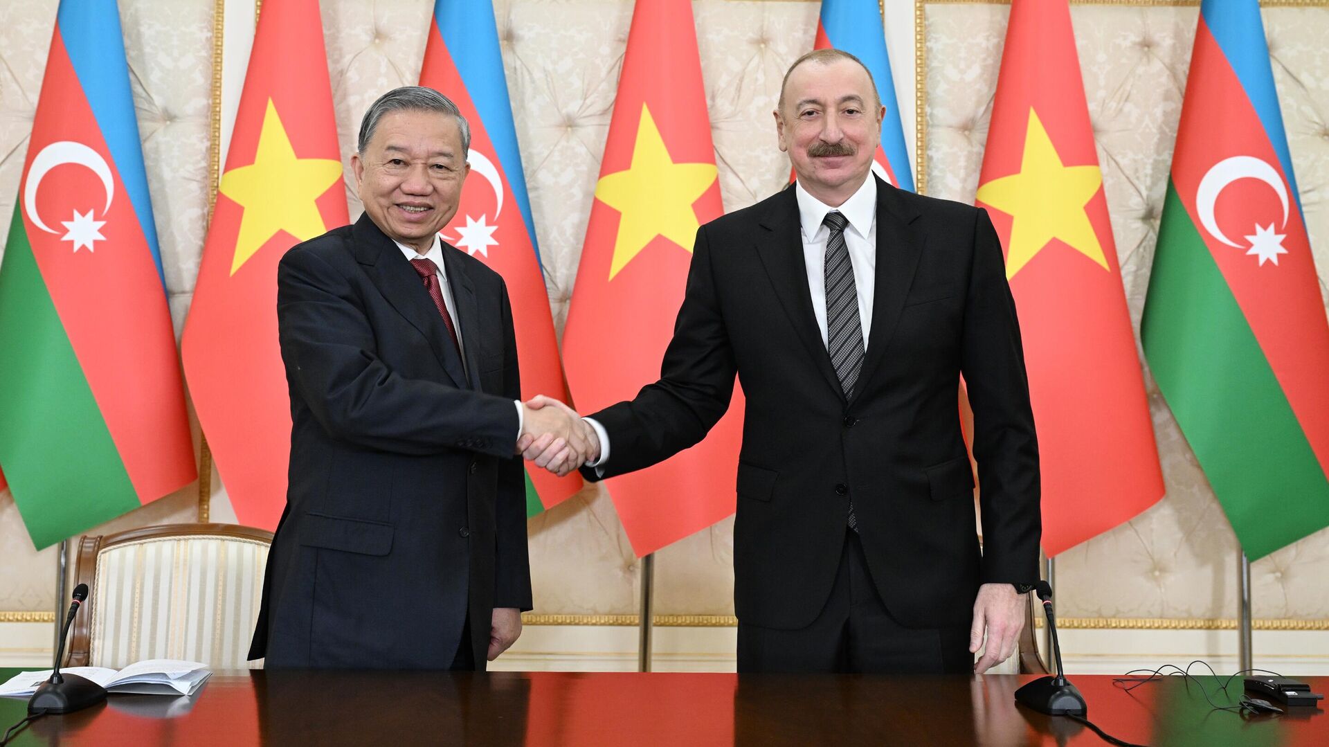 Ильхам Алиев и То Лам во время встречи, фото из архива - Sputnik Азербайджан, 1920, 09.05.2025