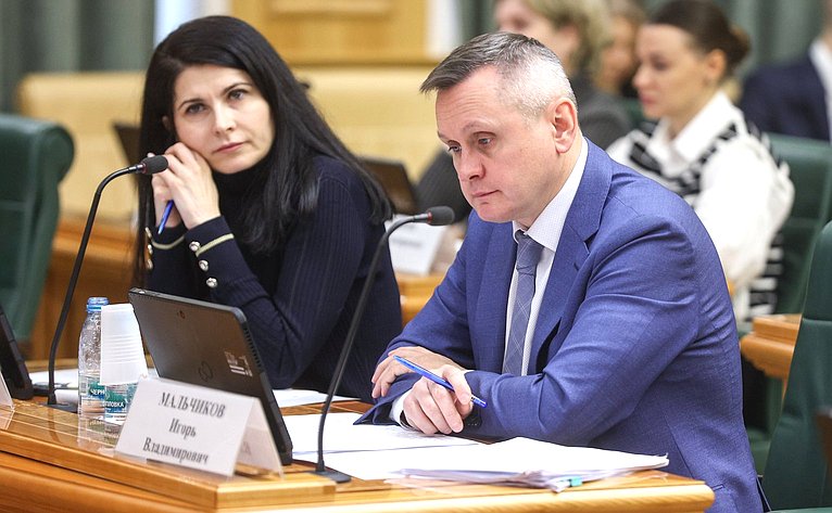 Круглый стол на тему «Особый порядок привлечения к административной ответственности судей и иных должностных лиц, выполняющих определенные государственные функции»