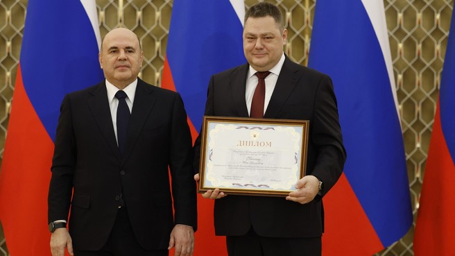 Михаил Мишустин вручил премии Правительства за 2025 год в области средств массовой информации. С корреспондентом программы «Чрезвычайное происшествие» АО «Телекомпания НТВ» Ильёй Ушениным