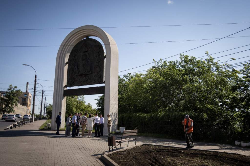 В Курске отремонтируют памятный знак «Икона Божьей Матери «Знамение» на Сонина