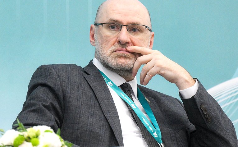 Сессия «Большое Евразийское партнёрство: стратегия развития». XVII Международный экономический форум «Россия – Исламский мир: KazanForum»