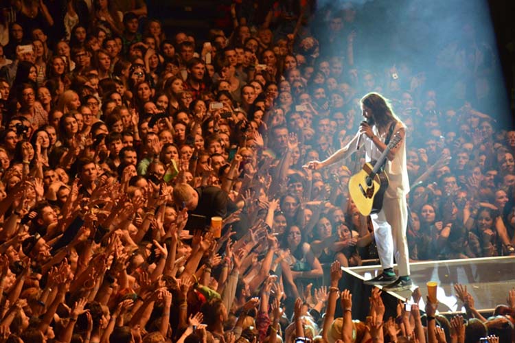 Концерт в середине лета стал кульминацией событийной афиши столицы РТ в 2014 году — неудивительно, что «Татнефть Арену» ждал аншлаг на 9 тыс. зрителей