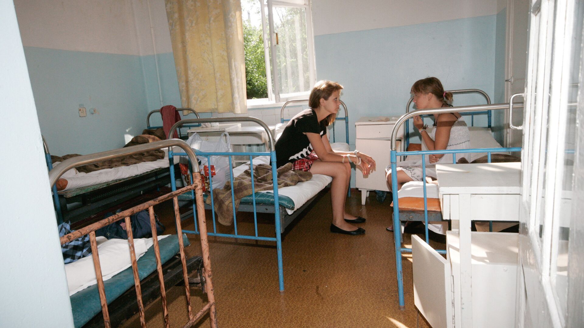 Заболела в лагере. Больница психиатрическая детская Башкортостан. Девочки в лагере. Спальня девочек в лагере. Палата в лагере.