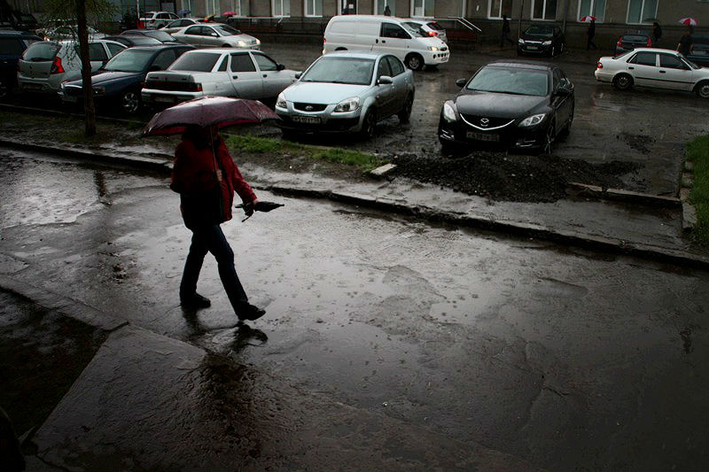 Завтра омск. Ветер и ливень в Омске. Штормовое предупреждение Омск. Дождь град ветер. Омская область штормовое предупреждение.