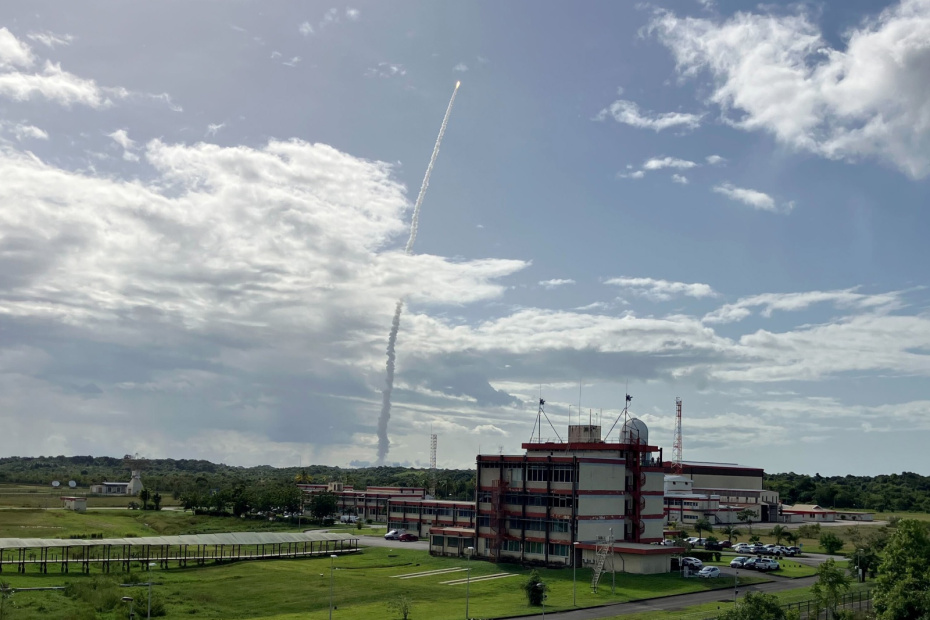 Новая европейская ракета-носитель Ariane 6 впервые стартует в космос с европейского космодрома в Куру, Французская Гвиана