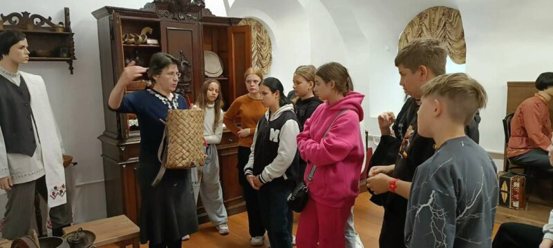 Запорожские школьники осмотрели экспозицию Приказной избы