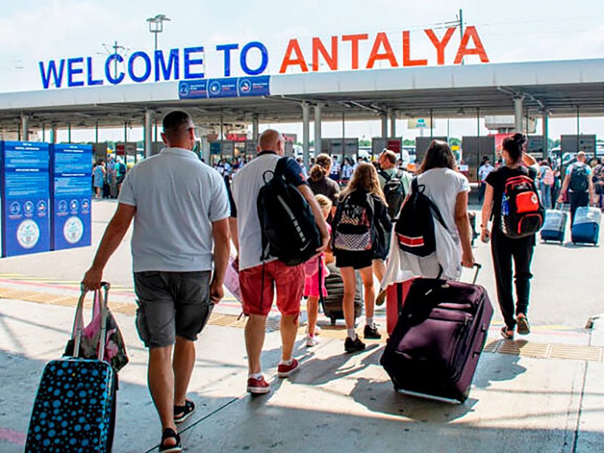 Минимум 6,3 млн российских туристов посетят Турцию в 2023 году