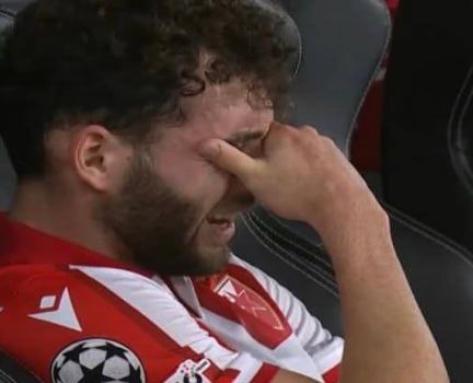 Тикнизян плачет.jpg