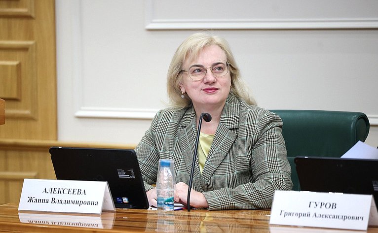 Круглый стол Комитета СФ по науке, образованию и культуре «Воспитание и просвещение как инструменты формирования личности в современном обществе» (в рамках XIV Рождественских парламентских встреч)