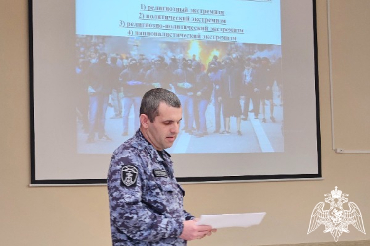 В Ставрополе росгвардейцы провели для гимназистов профилактическое занятие