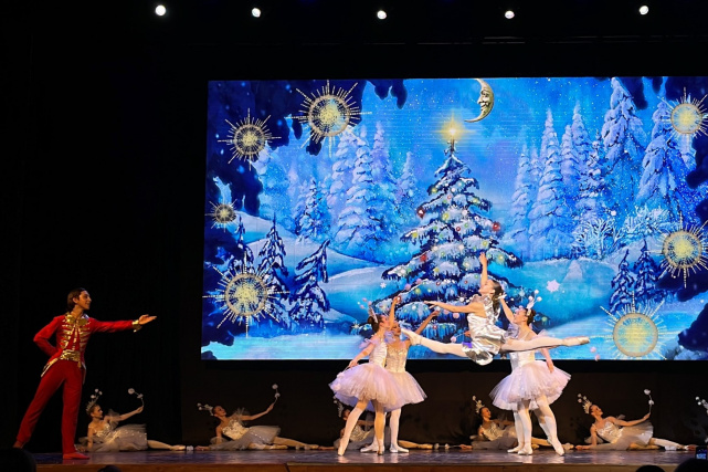 Сотрудники Управления Минюста России по Вологодской области посетили спектакль балета «Щелкунчик» в исполнении студии классического балета нашего города (фото 3)