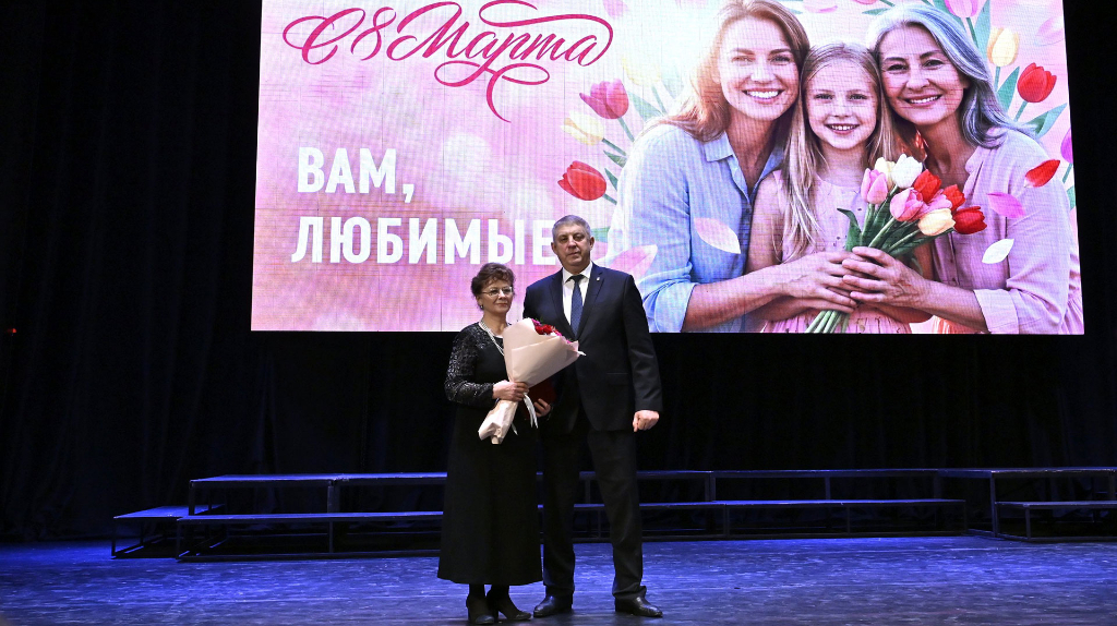 «Вы самое драгоценное, что есть»: Богомаз поздравил брянских женщин с 8 Марта