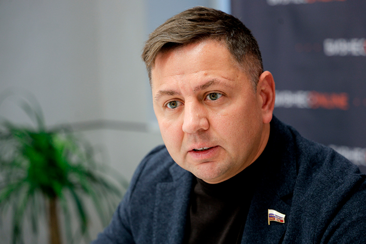 Илья Вольфсон активно включился и продвигает тему обманутых в сфере ИЖС, побывал на встрече с обманутыми гражданами в минстрое РТ, а также отправил письмо главе ЦБ Эльвире Набиуллиной с просьбой предоставить кредитные каникулы пострадавшим